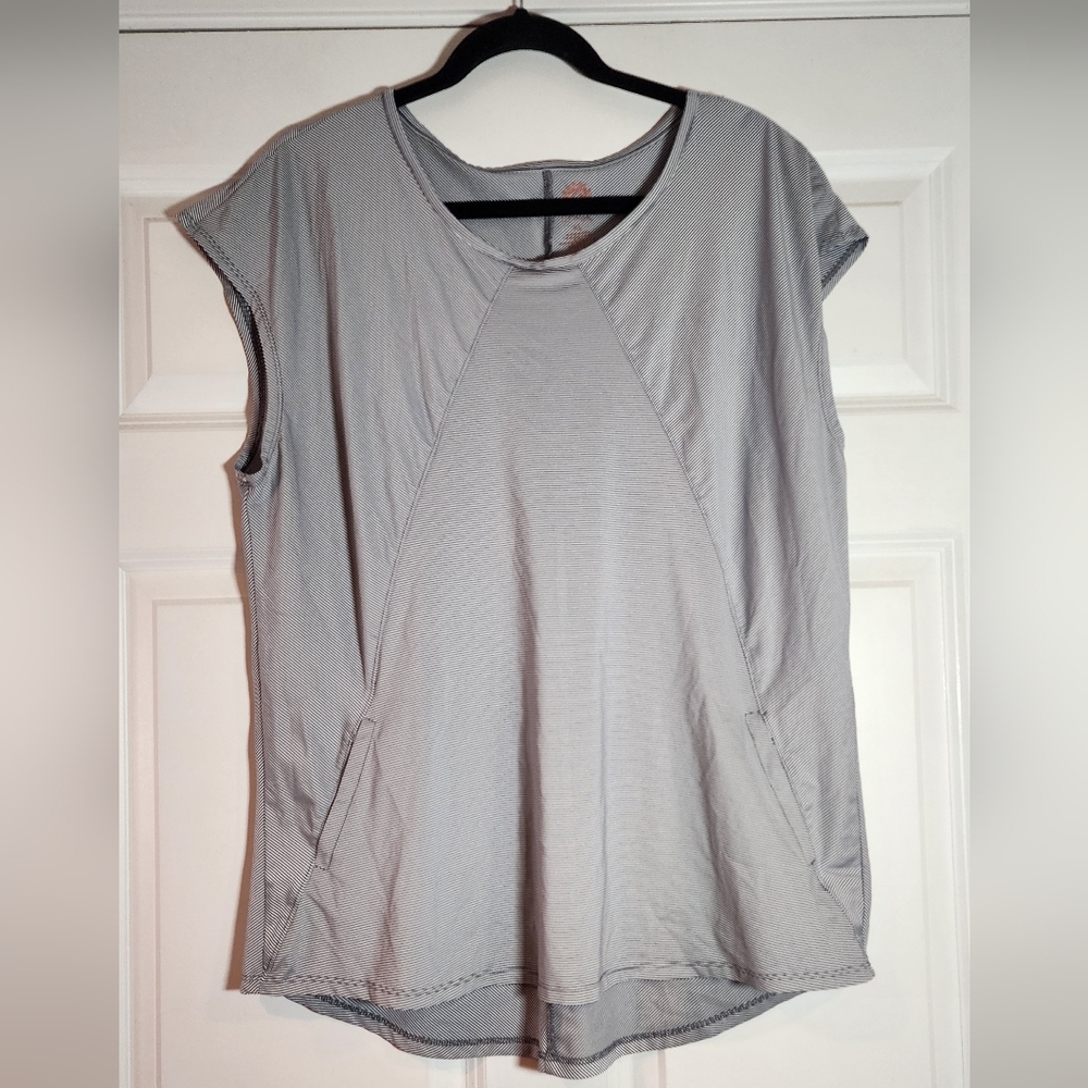 Brisas Blue And White Striped Short Sleeve Active Top With Pockets XL
